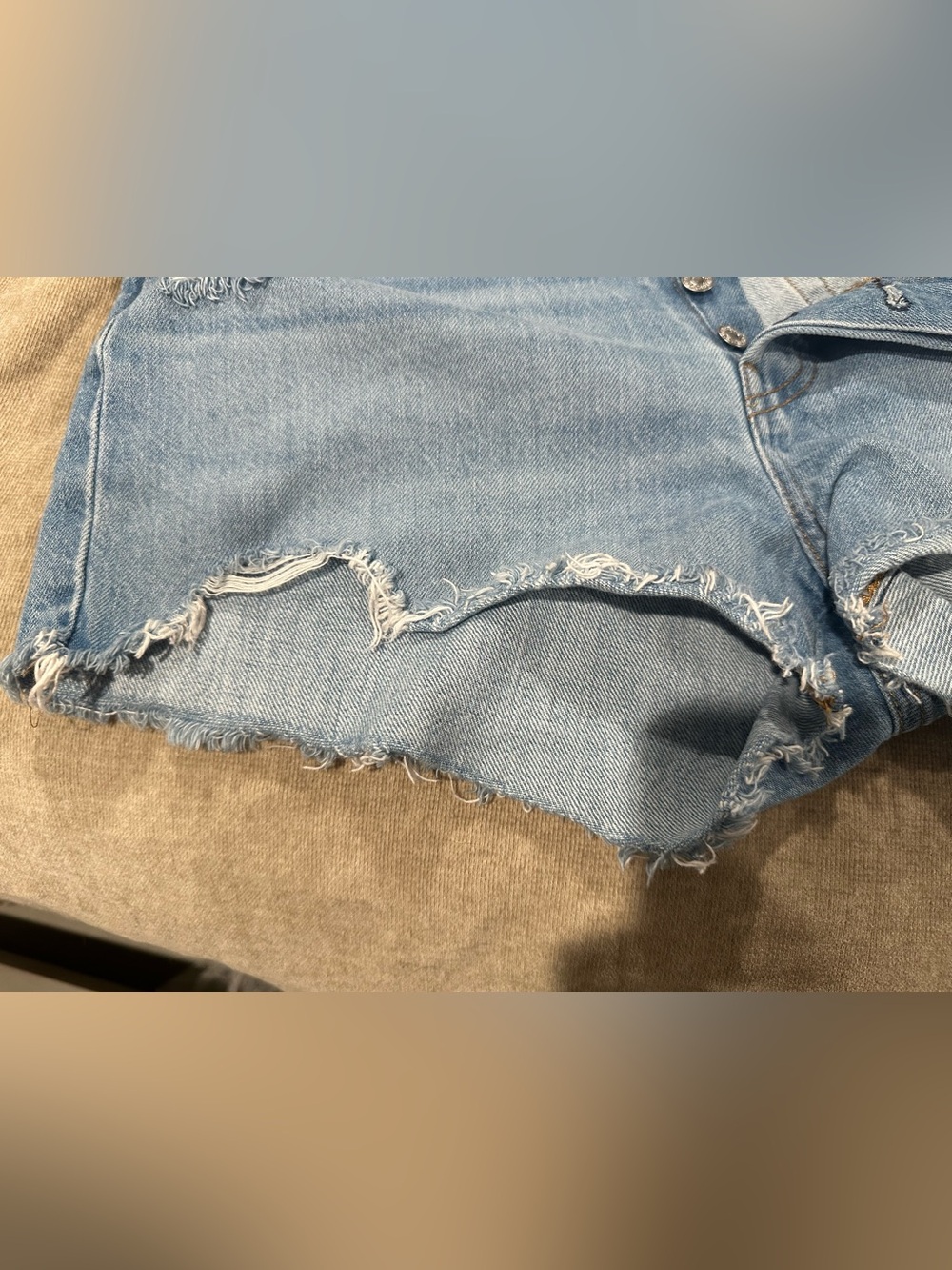 Levi High Rise Distressed Short 30 - Picture 6 of 7